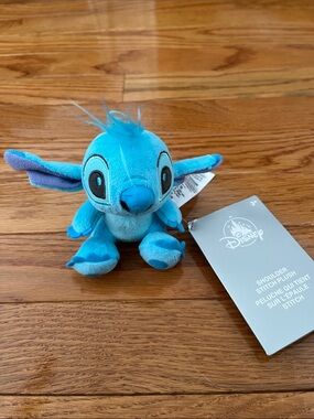 NWT Disney Stitch Shoulder Plush Magnetic Plush Toy DVC Exclusive
